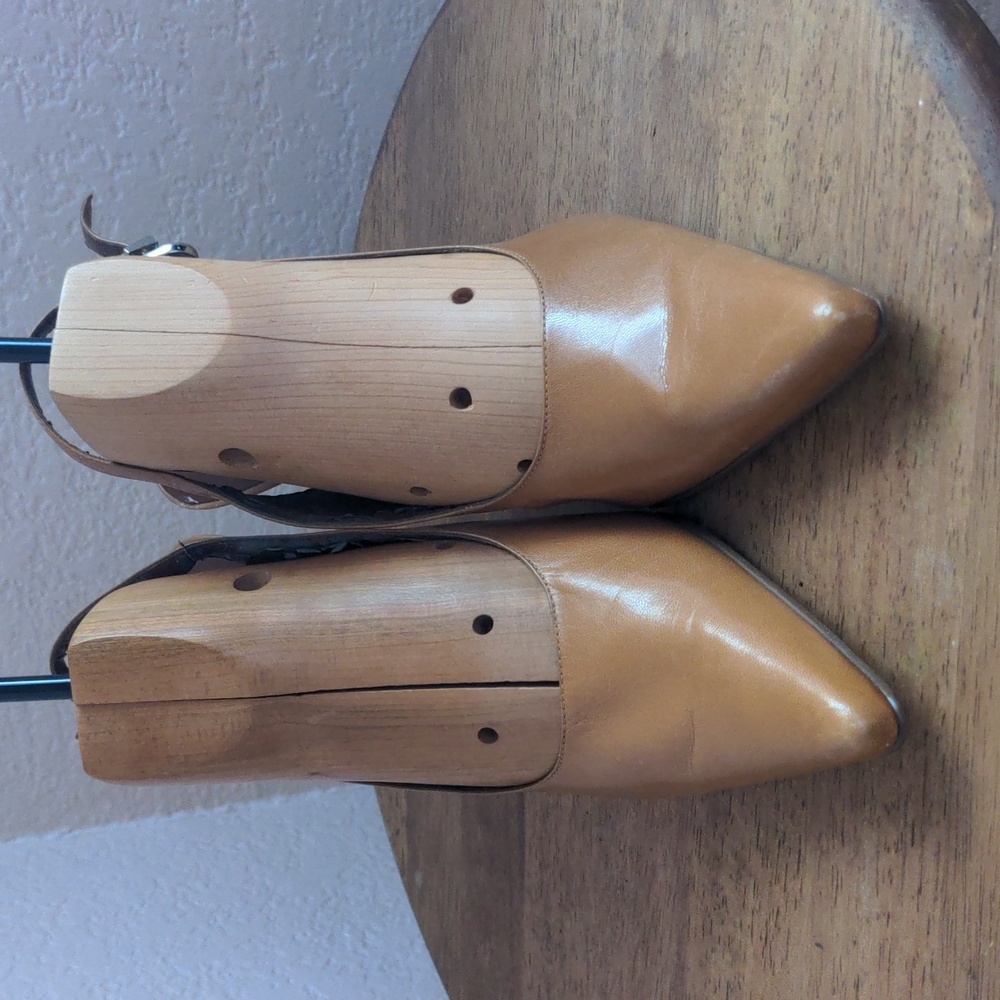 Nine West camel color leather pumps. Size 7.
